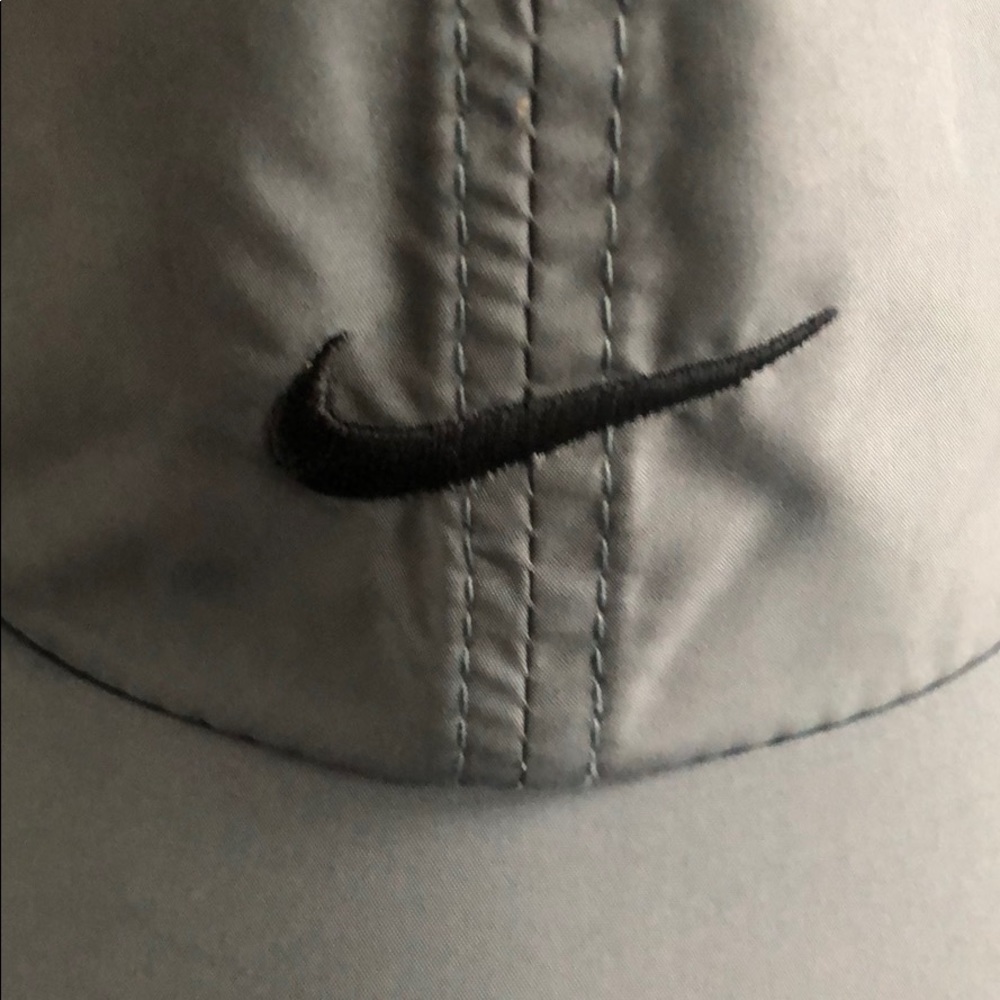 Nike Hat - Picture 2 of 5